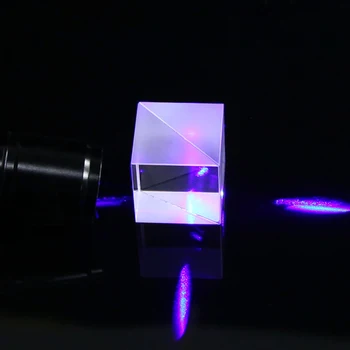 1 част проба призми расщепителя на лъчи с използване на проекция на холографски изображения прожекционен оптичен експеримент