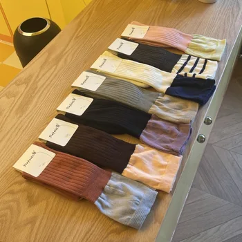 Корейска жена мрежа, Тенденция на известни личности, Фалшиви чорапи от две части, подходящи по цвят, Японски чорапи в ивица от памук със средна дължина